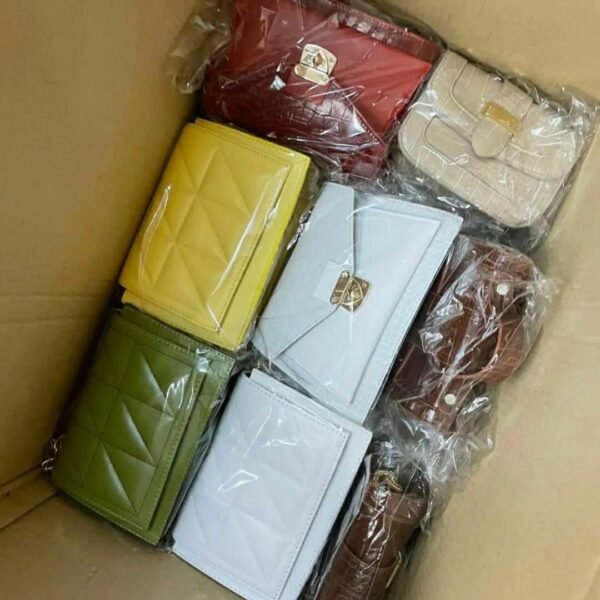 Woman bags and purse pallets