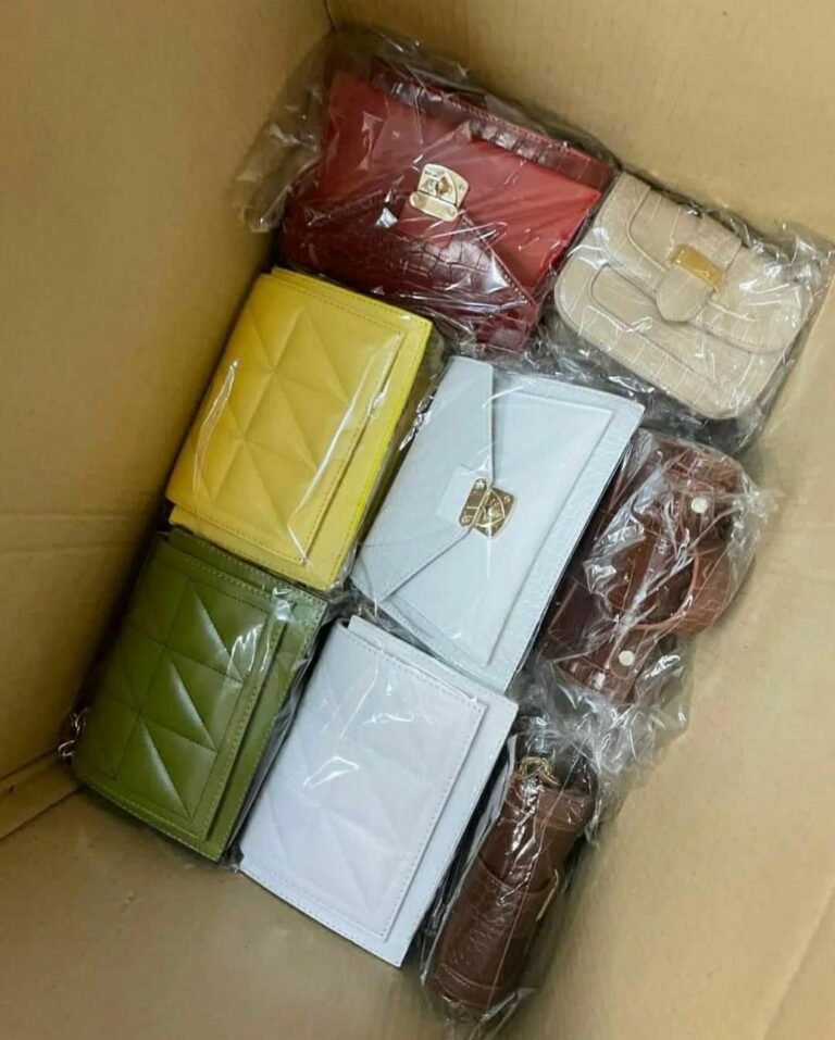 Woman bags and purse pallets