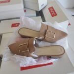 Pallet of women's shoes